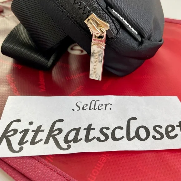 🆕 **BLACK WITH GOLD HARDWARE** NWT lululemon everywhere belt bag EBB 1L - Picture 3 of 8